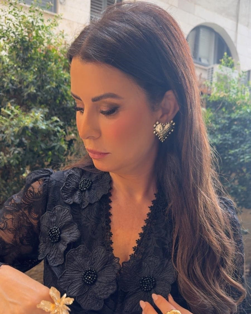 שמלת ערב שחורה אפליקציות פרחים