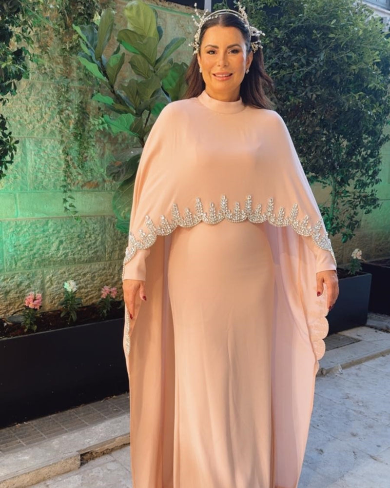 שמלת ערב עם שכמיה רקומה במסגרת אבנים